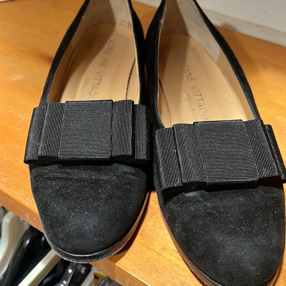 Size 6 Adrienne Vittadini Black Flats w/bow